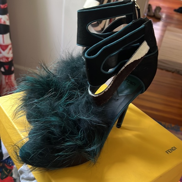FENDI sandals size 40 EPIC. Suede and fur, peep toe - Picture 2 of 10